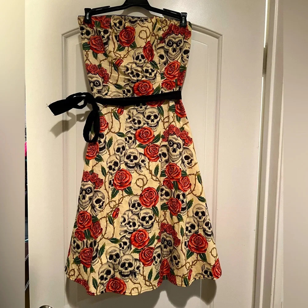 Retro skull and roses strapless dress size small